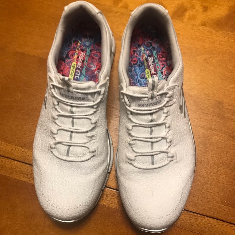 Sketchers Relaxed Fit Walking Shoes - 8.5